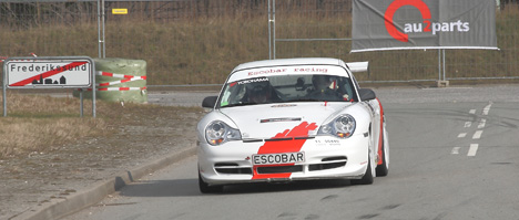 Escobar var skærtorsdag rigtigt i hopla da teamets nye Porsche for første gang var ude og blive motioneret.